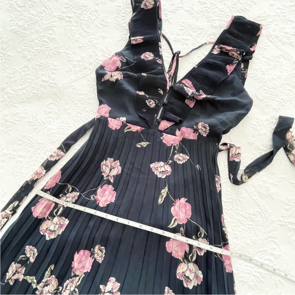 NWOT Lulus Loved By You Navy Blue Floral Pleated Chiffon Maxi Dress XSmall - Picture 7 of 8